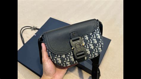 dior saddle pouch singapore|dior saddle pouch vintage.